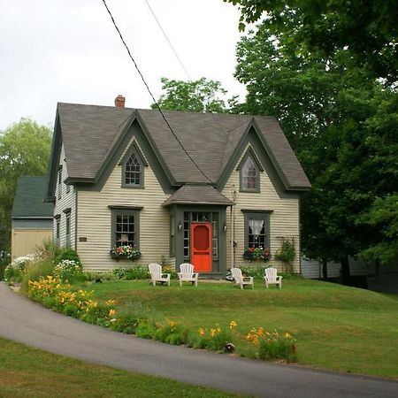 Fisherman'S Daughter B&B Mahone Bay Esterno foto